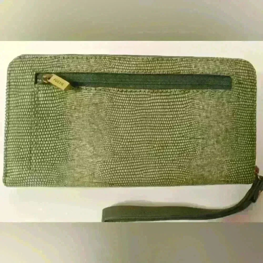 Beautiful Fossil Green Wristlet And Wallet